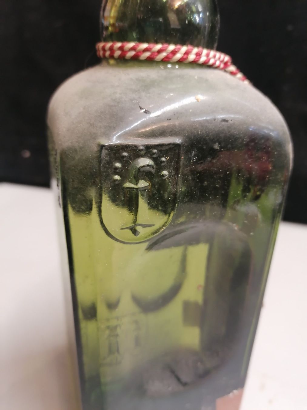 Spirituosen: EAU DE VIE PRUNEAUX DE BÂLE – Neu und originalverpackt aus Genève von Leboucheoreilles 9