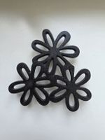 Untersetzer, Gusseisen, schwarz, Blumenmuster