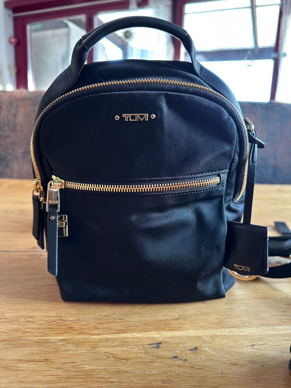 Tumi Rucksäcke: Tumi Rucksack, schwarz / gold – Gebraucht aus Madetswil von Steppenwolf. 4