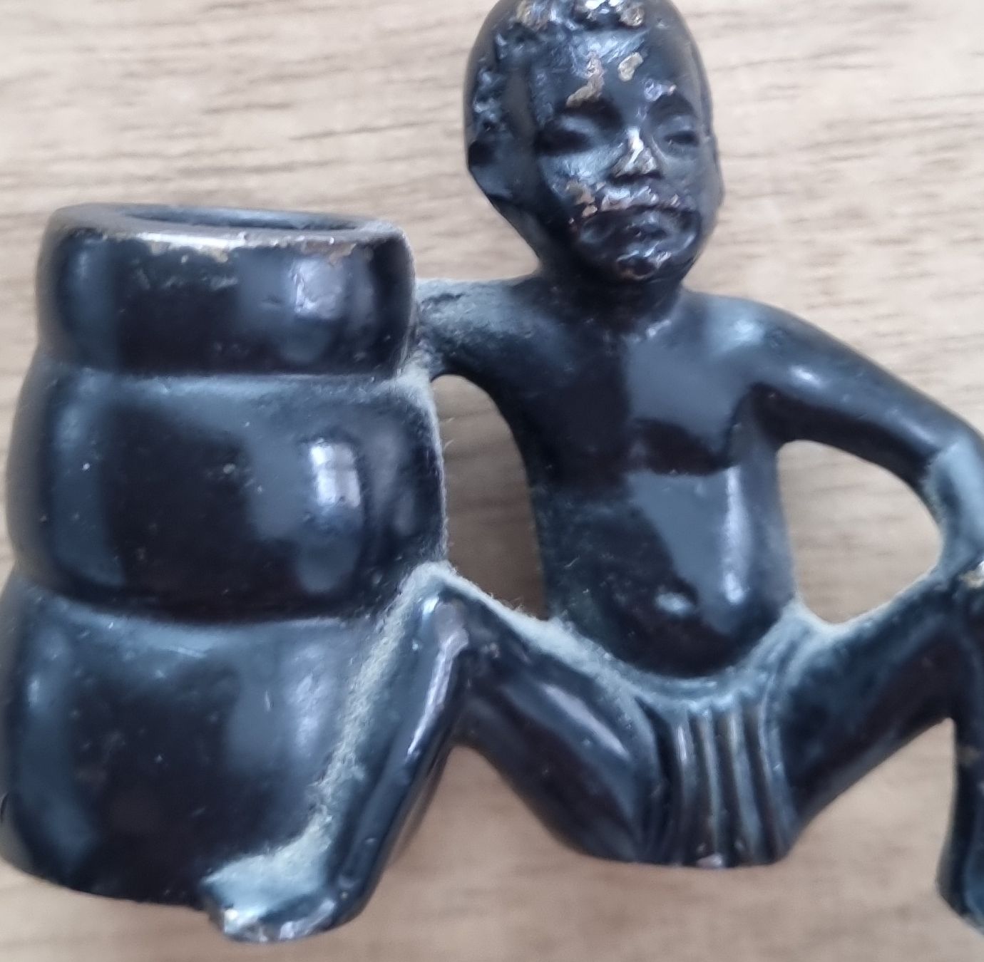 Figuren: FIGUR Junge sitzend patiniert Deko – Gebraucht aus Schöftland von aiiko 2