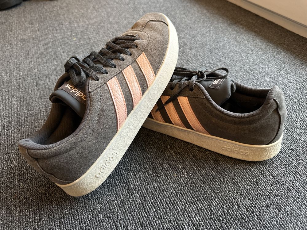 Adidas Gris et Rose femme taille 41.5 Kaufen auf Ricardo