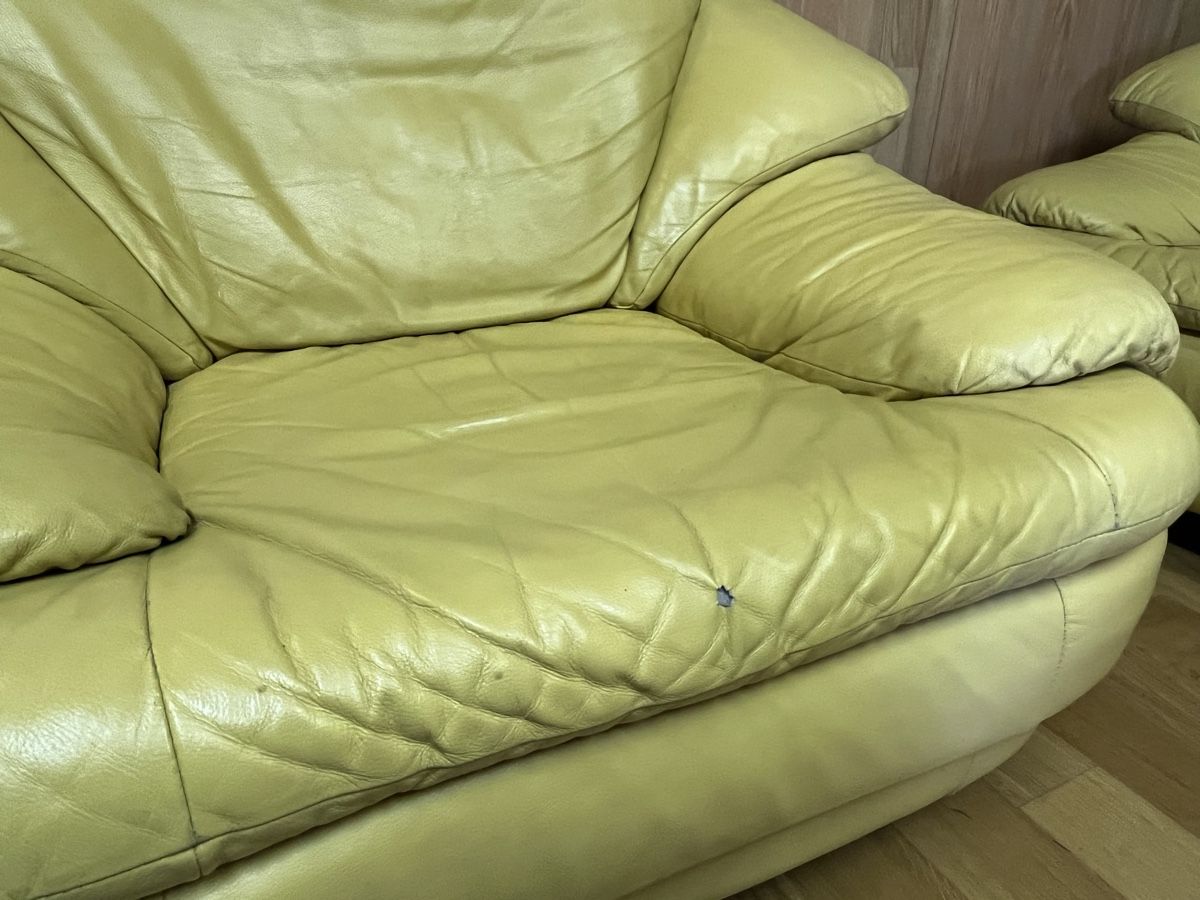 Sofas: Ledersofa 2-Sitzer und 1-Sitzer hellgelb – D'occasion à Wängi par Maggj 3