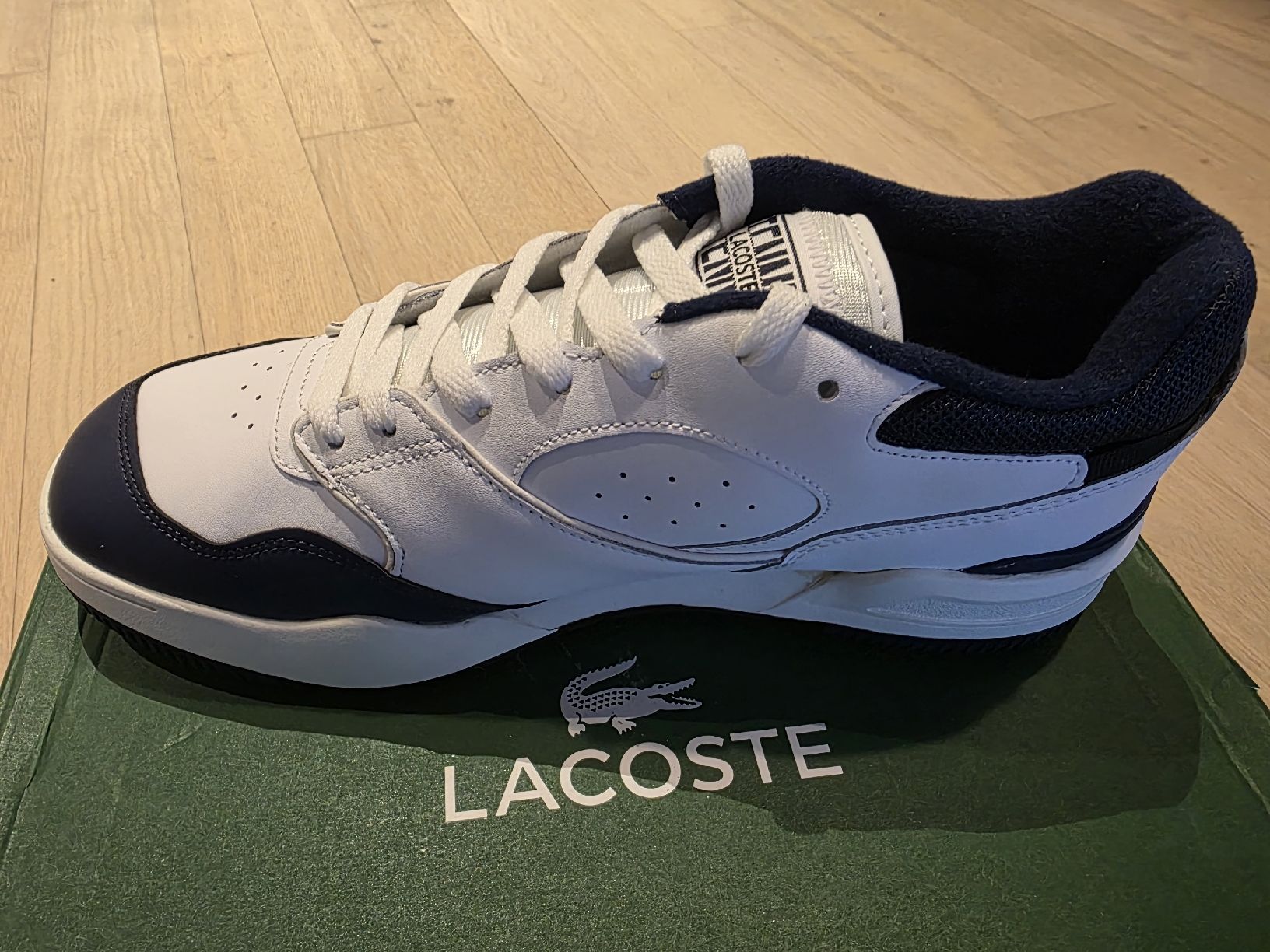 Lacoste Herrenschuhe: Lacoste Lineshot Sneaker, Grösse 44.5 - Neu mit Originalbox – Neu und originalverpackt aus Münchwilen TG von Lambo81 1