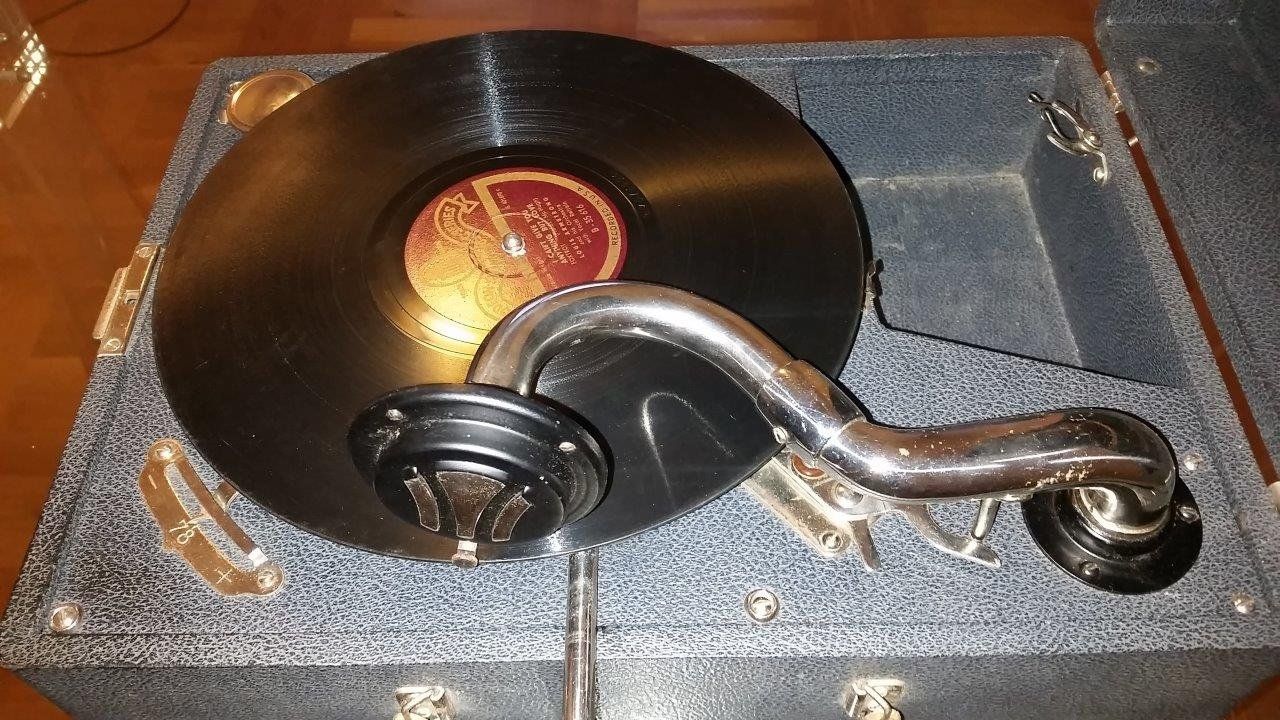 Thorens Giradischi: Gramophone mallette Thorens avec 11 disques 78 tours – Usato da Onex venduto da Pascalito_01 1
