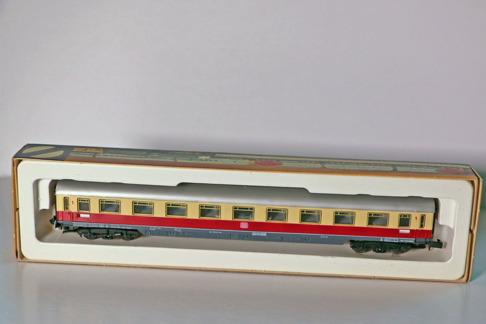 Arnold Modellini di ferrovie: DB Personenabteilwagen 1. Klasse, rot-beige – Usato da Aesch BL venduto da diopter 6