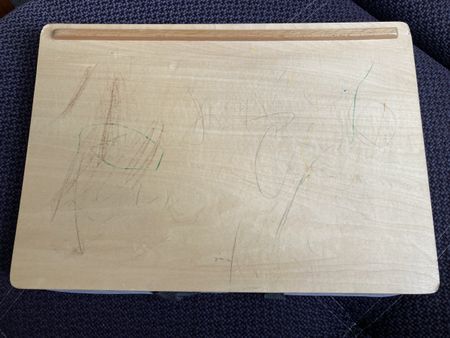 Tablett zum Zeichnen im Auto