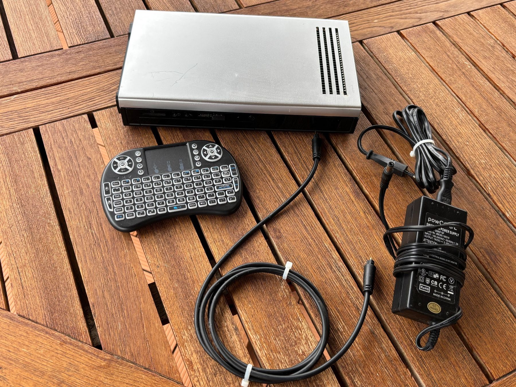 Lettore multimediale & Streamer: ARCTIC MC001-E Media Center, HTPC, Barebone PC mit DVD&DVB-T – Usato da Stäfa venduto da theswissguy_mm 1