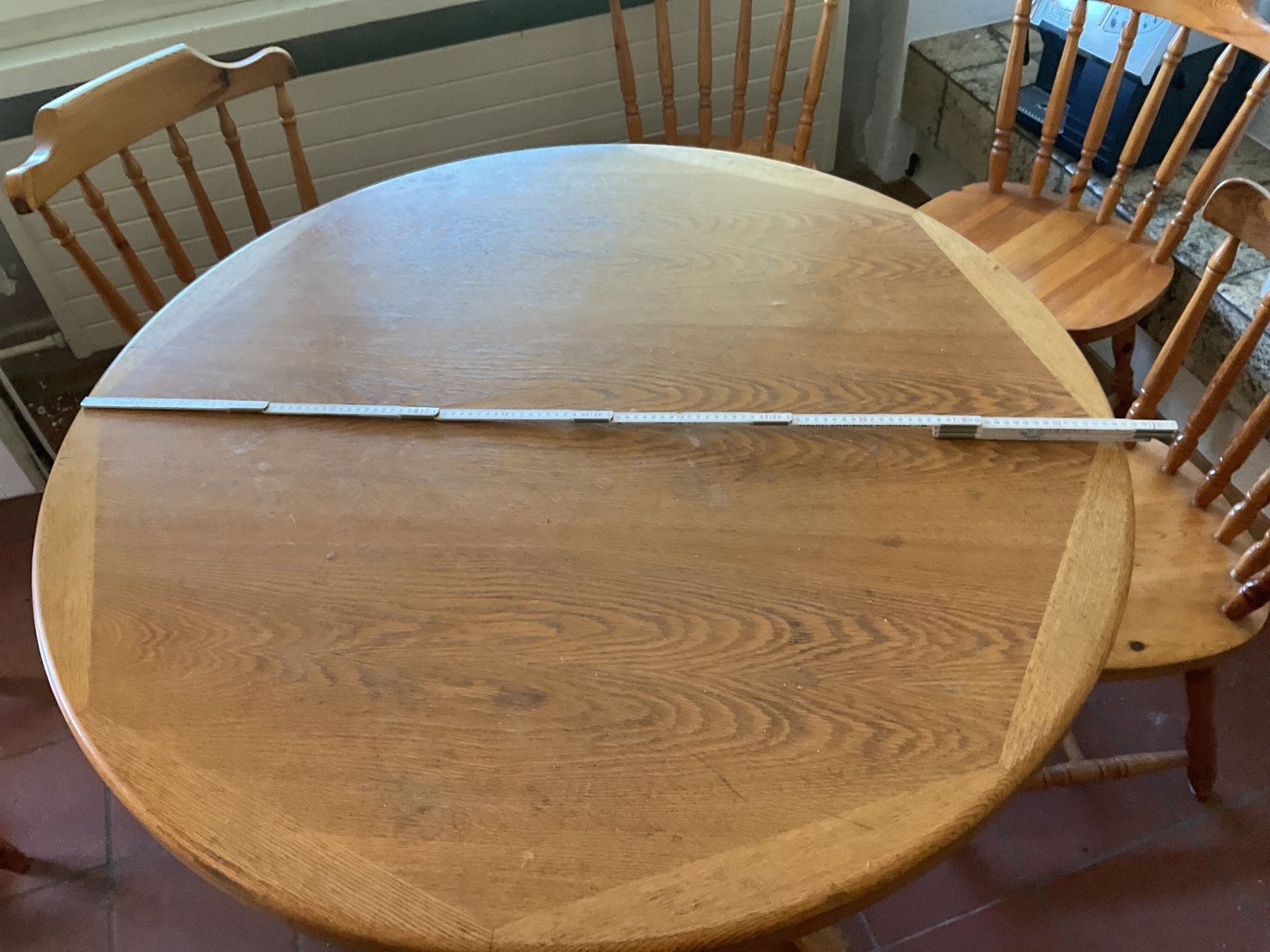 Tables: Massiver Holz - Tisch mit Ausziehfunktion – D'occasion à Uster par Hotelliquidation 2
