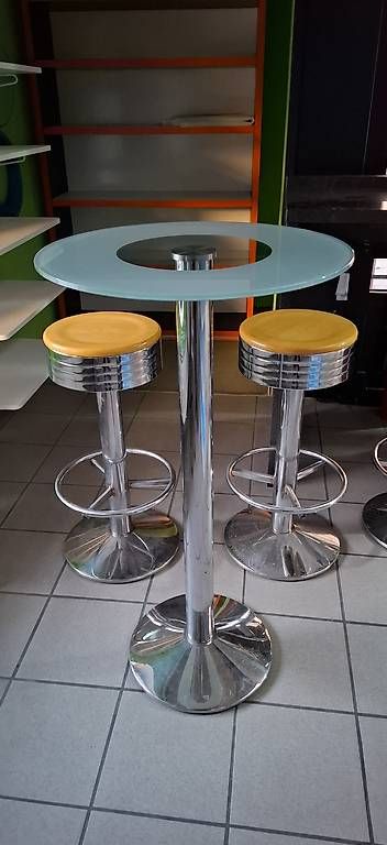 Tavoli: Tavolo alto con sgabelli bar  – Usato da Cassina d'Agno venduto da byscarci 3