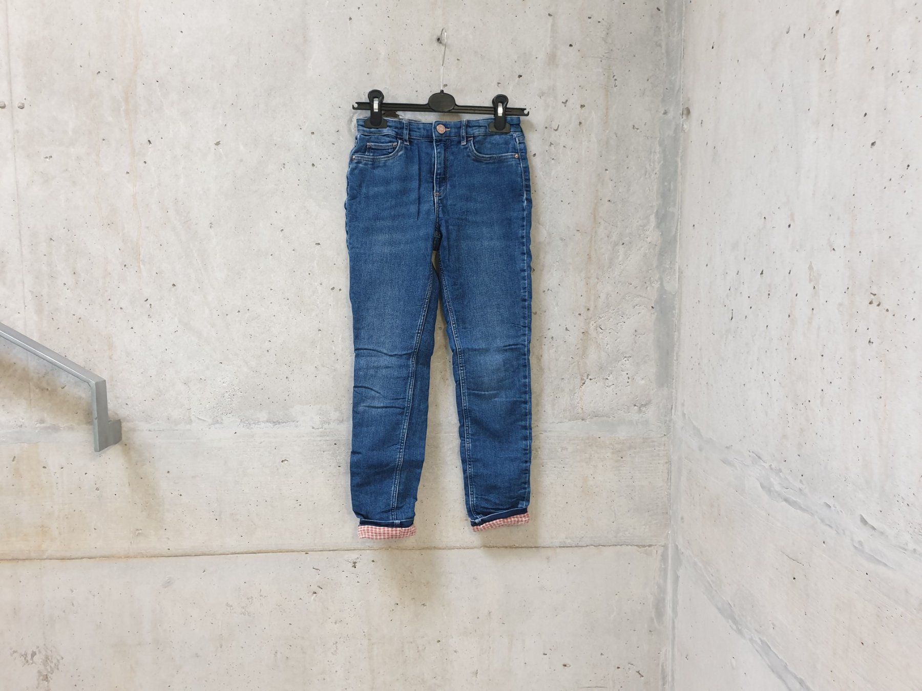 H&M Pantaloni: Jeans doublé H&M, bleu denim, basic, fille, taille 134 – Usato da Fribourg venduto da fripons