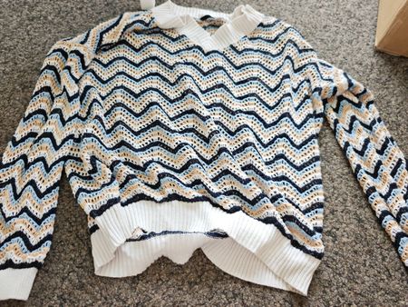 Stylish Summer Knit Sweater - Zigzag Pattern, Size S