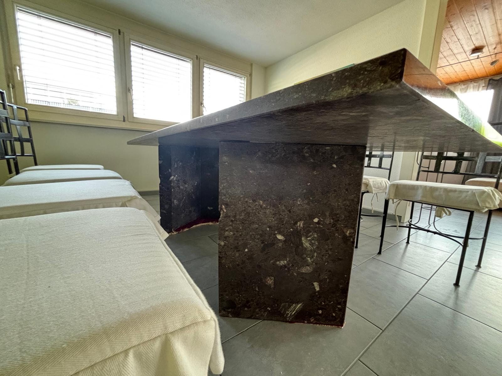 Tavoli: Massiver Steintisch – Usato da Rickenbach LU venduto da nordmann82. 3
