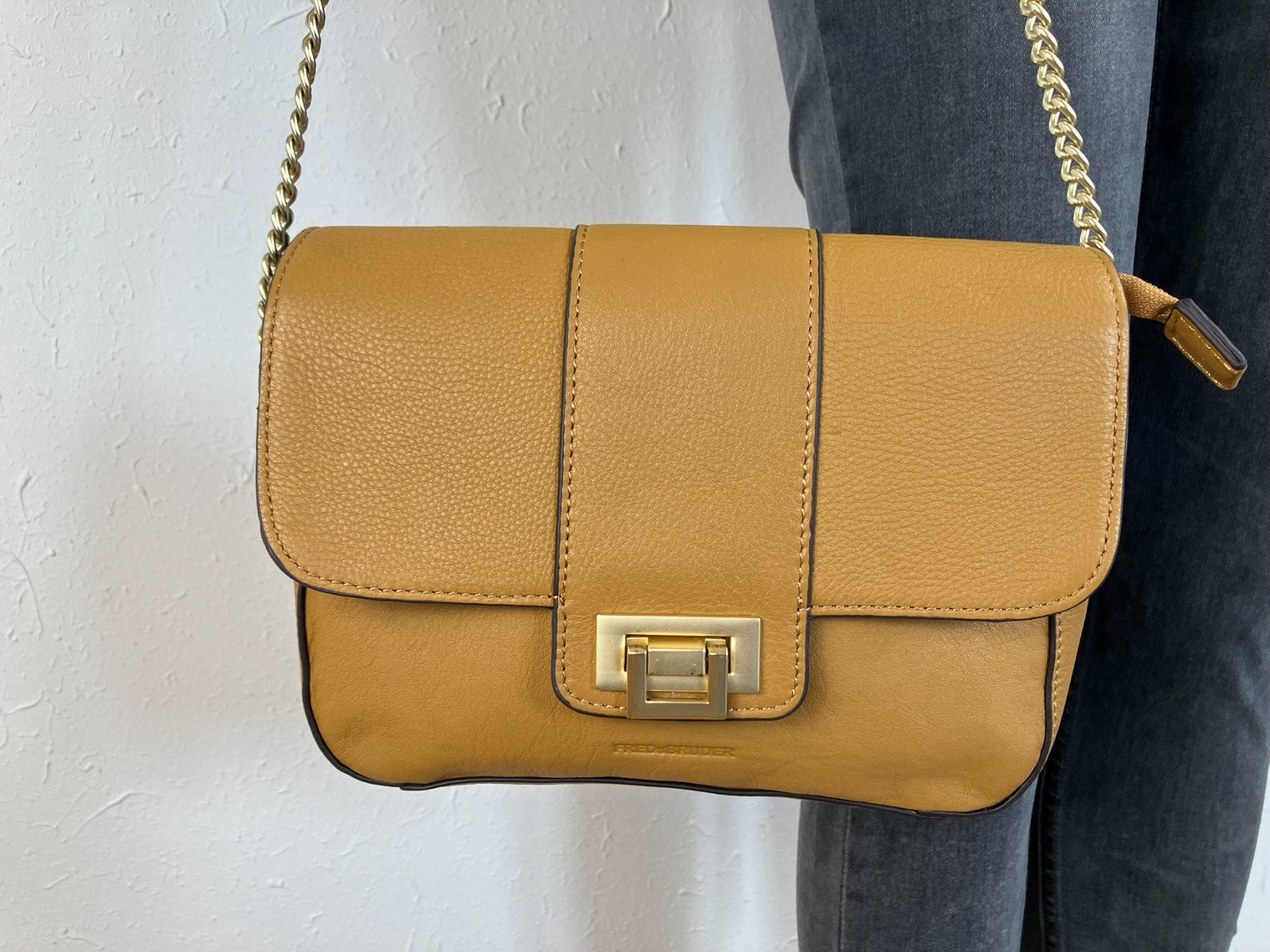FredsBruder Taschen für Damen: Fredsbruder Ledertasche – Gebraucht aus Laupen ZH von kar_lfz6