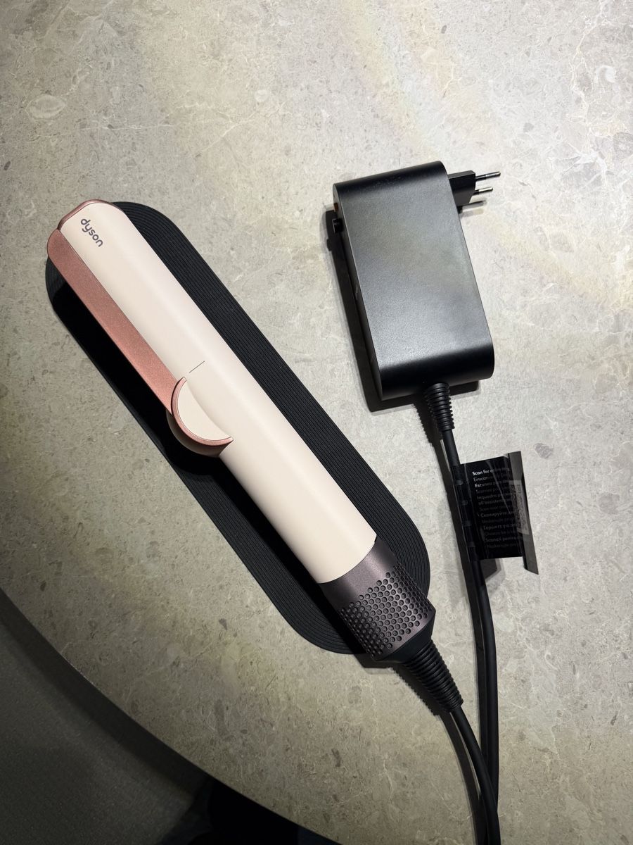 Dyson Sèche-cheveux: Dyson Airstrait – D'occasion à Wädenswil par ine_gl2r