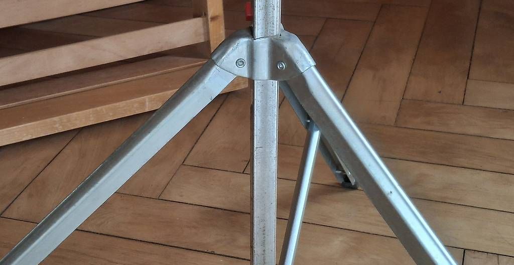 Schermi: Da-Lite Versatol Projektionsleinwand mit Stativ – Usato da Rüti ZH venduto da Liliane_market 9