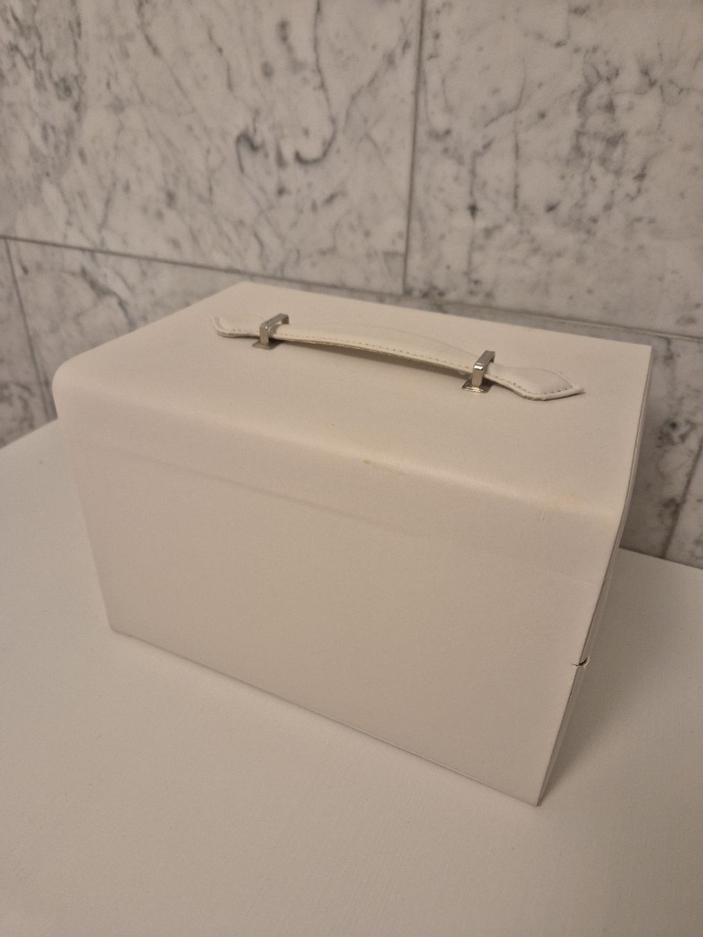 Portagioie: Grosse weisse Schmuckbox mit vielen Fächern – Usato da Zürich venduto da ElAnnsi 8