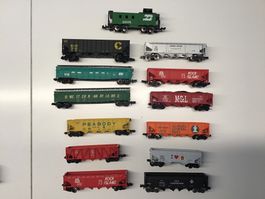 Modelleisenbahn-Gueterwagen, 12 Stueck, Spur N