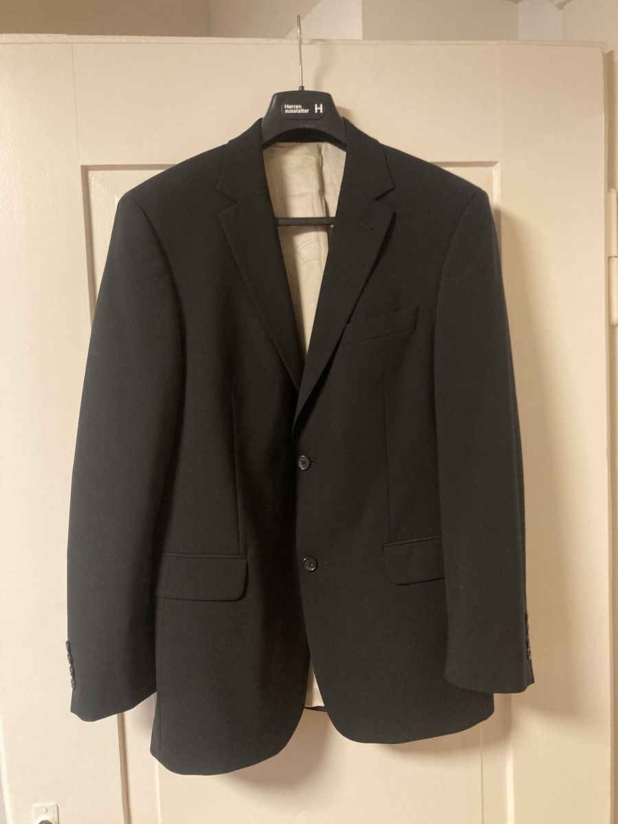 Costumes, combinaisons de sport et fonctionnelles: Herren-Anzug grösse 48 – D'occasion à Winterthur par butterfly210