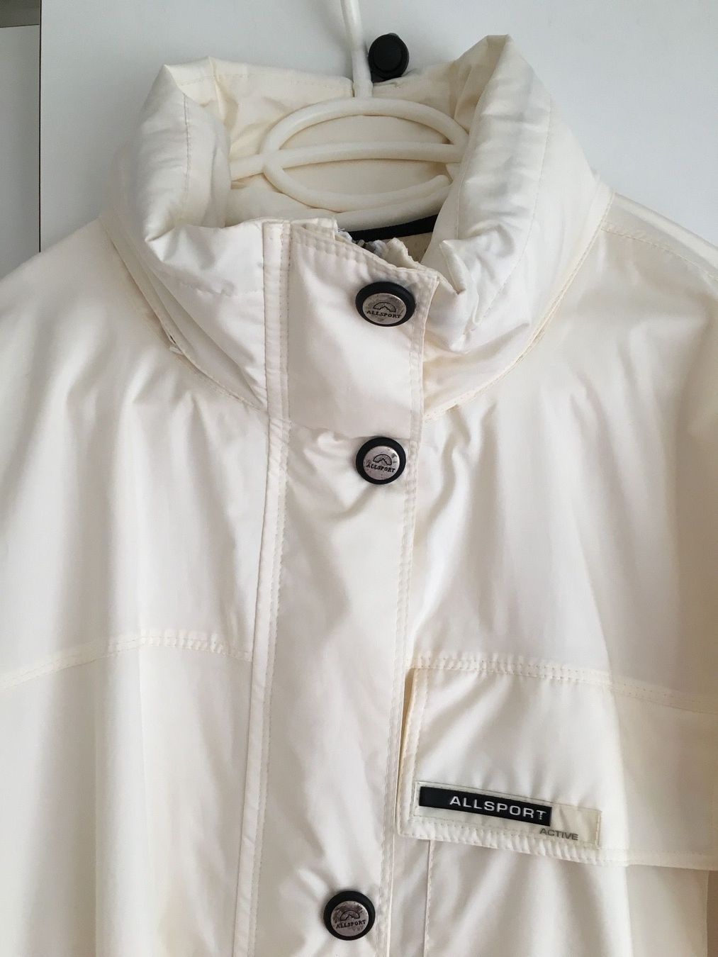 Vestes: Moderne sportliche Windjacke, Farbe Ivory – D'occasion à Bern par Smile-2707
