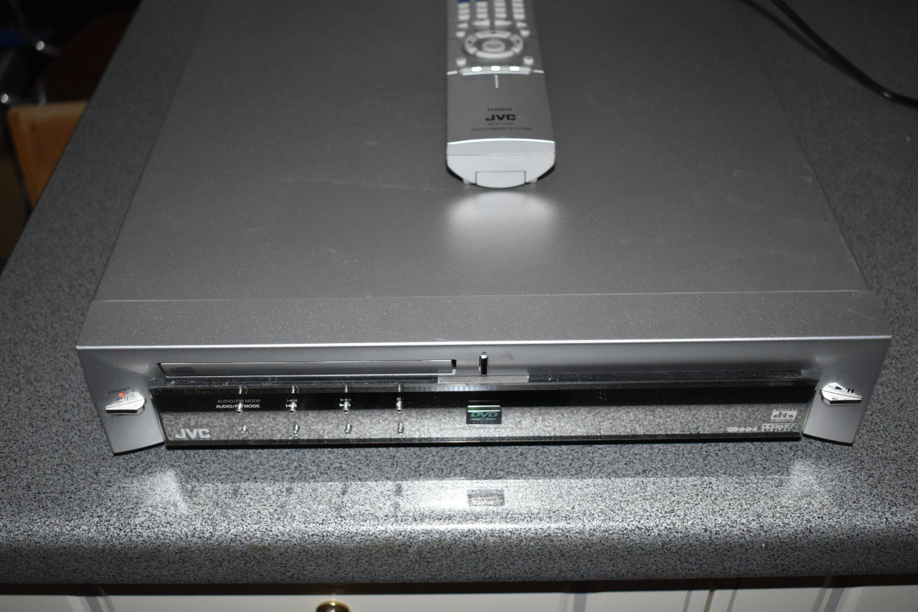 JVC Home Cinema: Lecteur DVD/tuner/controller JVC XV-THA30R – Usato da Le Locle venduto da skycomputer 3