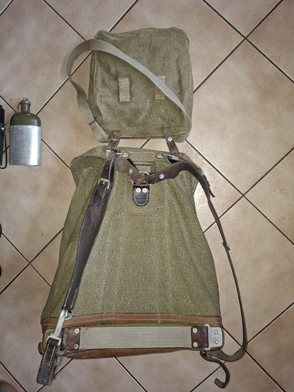 Schweizer Armee Rucksäcke: Schweizer Armee Militär Rucksack mit Brotsack – Gebraucht aus Schwanden Sigrisw von cadieux71 4