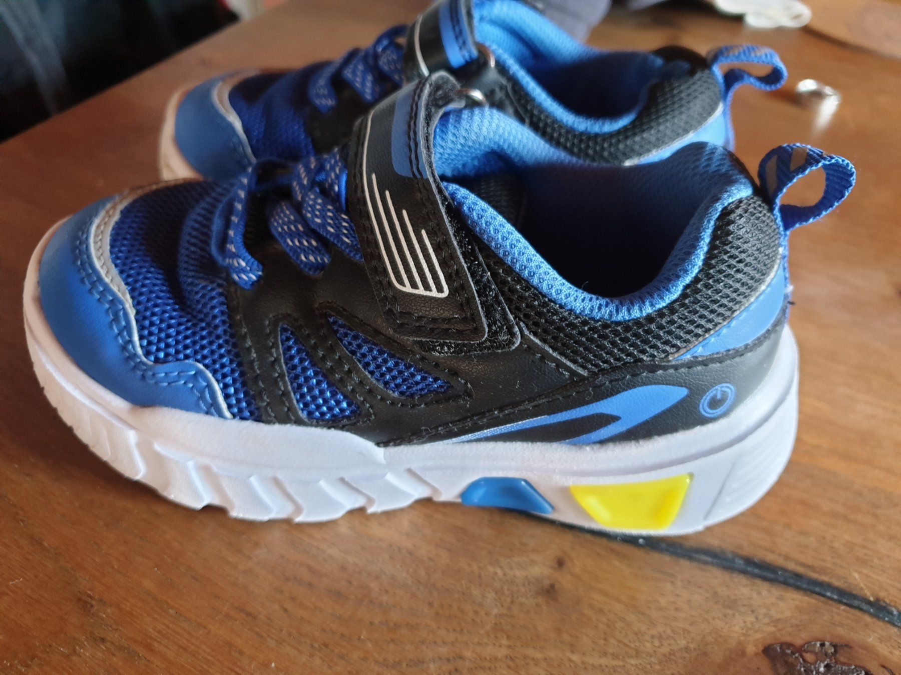 Scarpe per ragazzi: Turnschuhe grösse 24 – Usato da Reutigen venduto da Easy0807 3