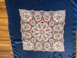 Blau-bunt orginell bestickter Foulard