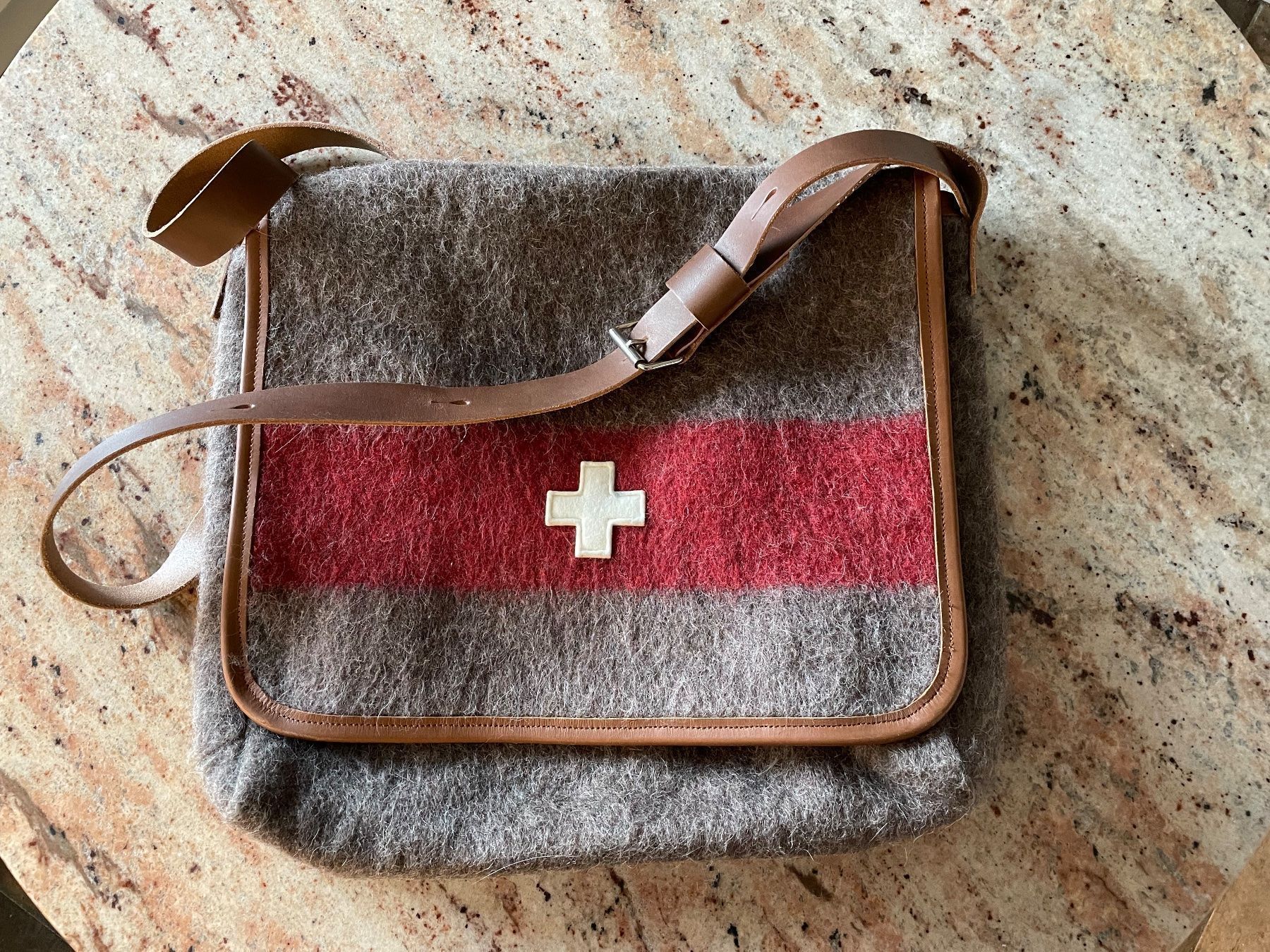 Borse: ARMY RECYCLING Umhängetasche – Usato da Spreitenbach venduto da Jessy8