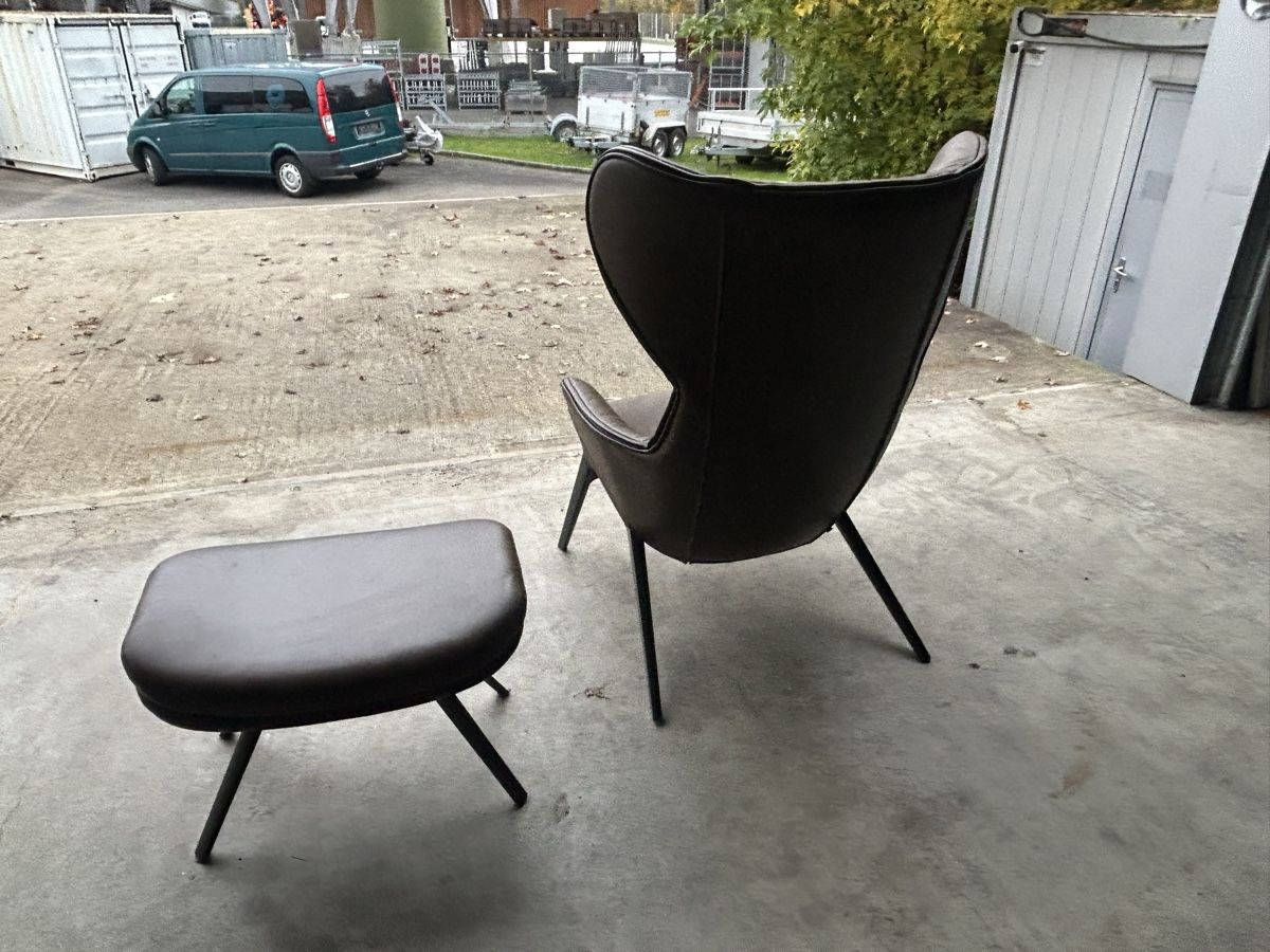Cassina Poltrone: Cassina Ohrensessel mit Ottoman – Usato da Starrkirch-Wil venduto da charlywatson 3