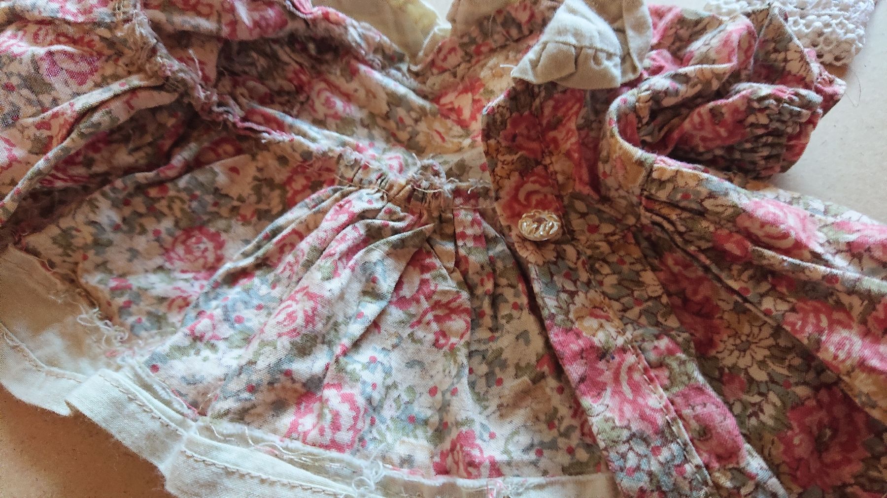 Puppen: Alte Puppenkleider – Gebraucht aus Chur von FreakofRarity 1