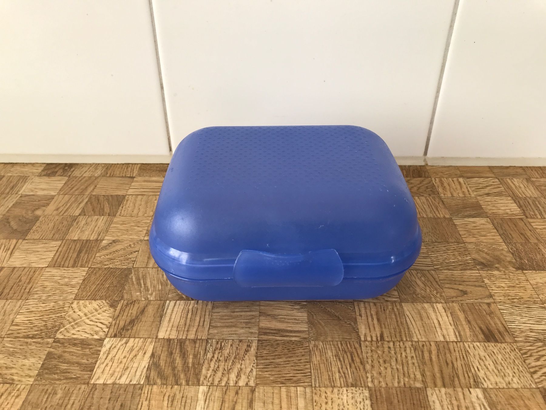 Tupperware Contenitori & Simili: Tupperware Znüniböxli – Usato da Birmensdorf ZH venduto da Hilhan