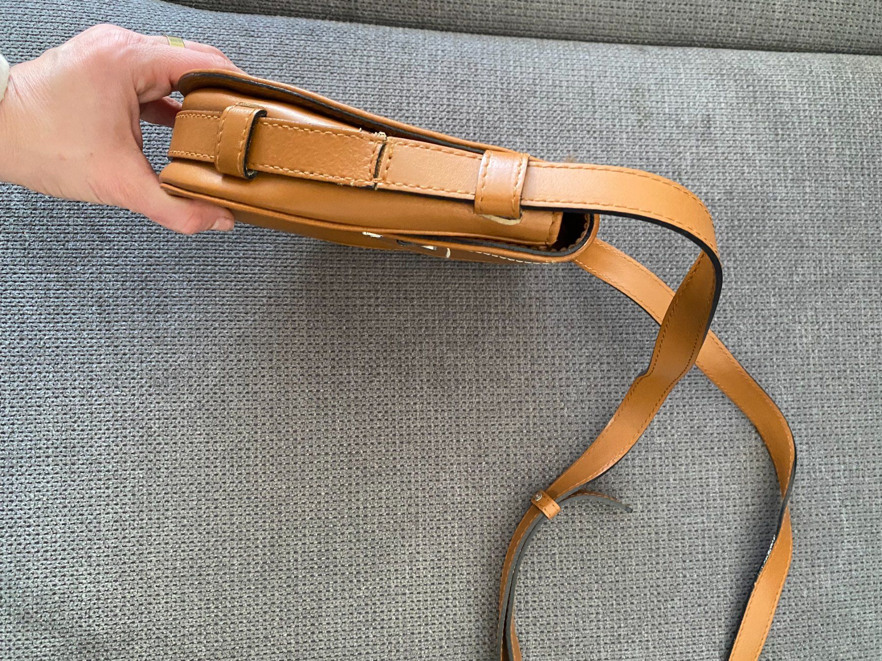 Borse da donna: Eine kleine, sandfarbene Damenhandtasche. – Usato da St. Gallen venduto da art_pn78 2