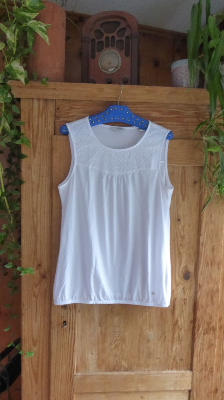 T-shirt: Schönes Tshirt Gr 42 essentials TCM – Usato da Sargans venduto da Benziner