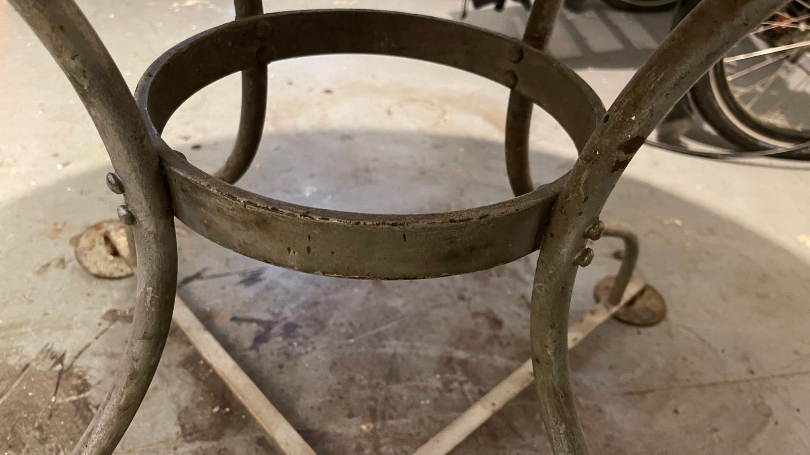 Tables: Jugendstil Tisch Metall – Défectueux à Laufenburg par Tris10 3