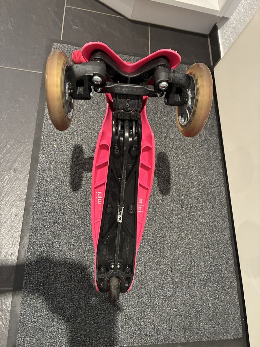 Micro Kickboard: Micro Mini Scooter Kinderroller rosa gebrauchter Zustand – Usato da Neerach venduto da Licht10 3