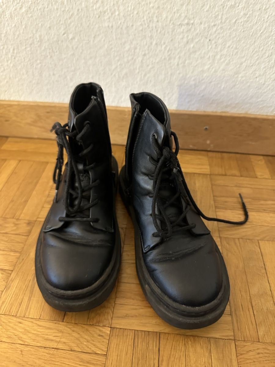 Zara Chaussures hommes: Zara Unisex Schuhe, Gr.33 – D'occasion à Neuenhof par prada010