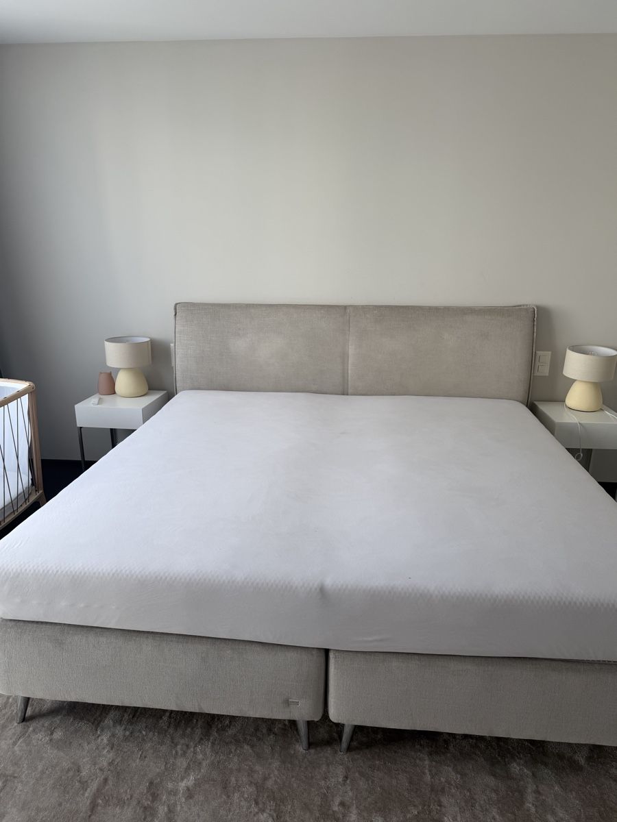 Betten: Full bedroom with box spring and side tables – Gebraucht aus Herrliberg von mka_ph6x