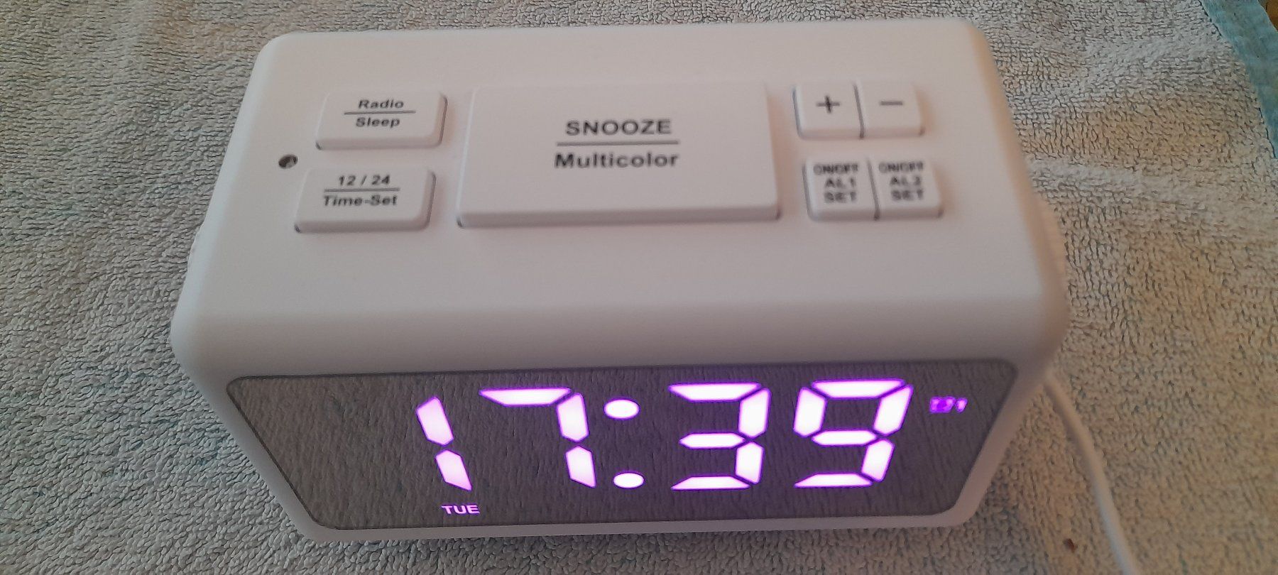 Wecker: Réveil Numérique Coloré avec Radio – Neu und originalverpackt aus St-Aubin-Sauges von bestplouc