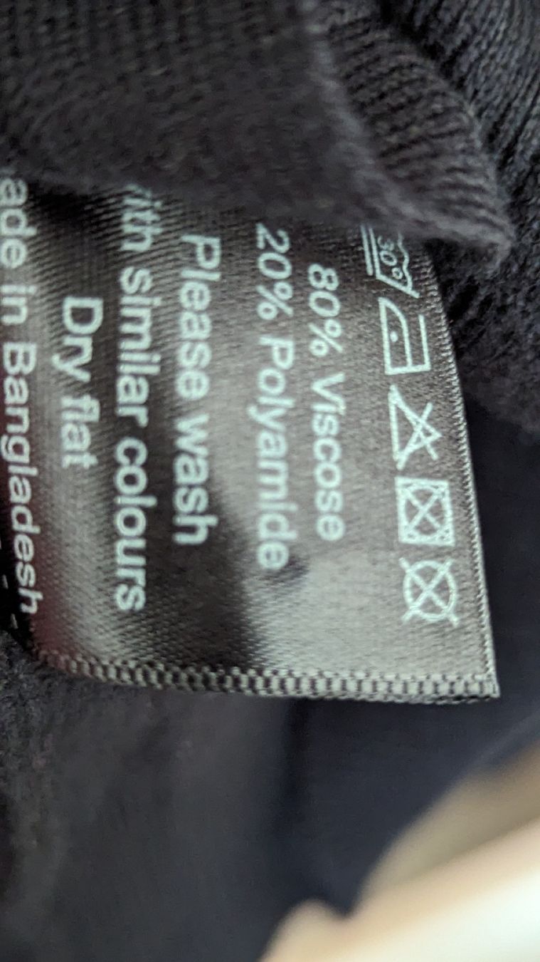Vestes: Pullover mit Knöpfen. Neu mit Etikett. – Neuf avec emballage d'origine à Winterthur par losa_p966 1