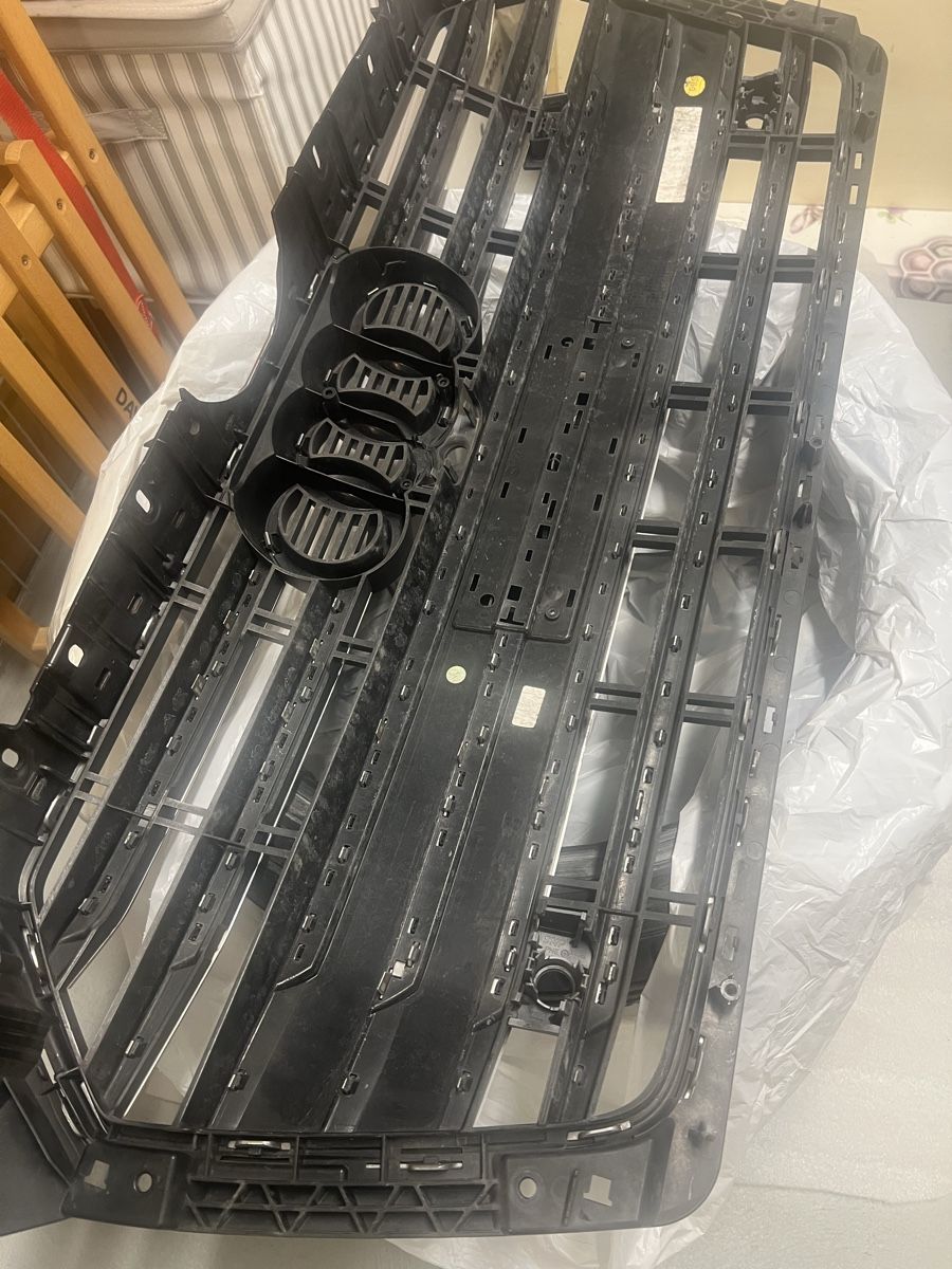 Audi Tutti pezzi di ricambio auto: Audi S5 2017 Kühlergrill – Usato da Beinwil am See venduto da justin.. 2