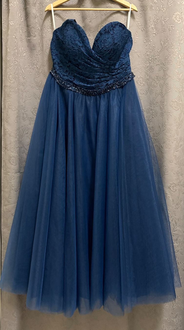 Vestiti: Tüll-Kleid / Ballkleid / Abendkleid – Nuovo (secondo la descrizione) da Basel venduto da tif_m2h6 7