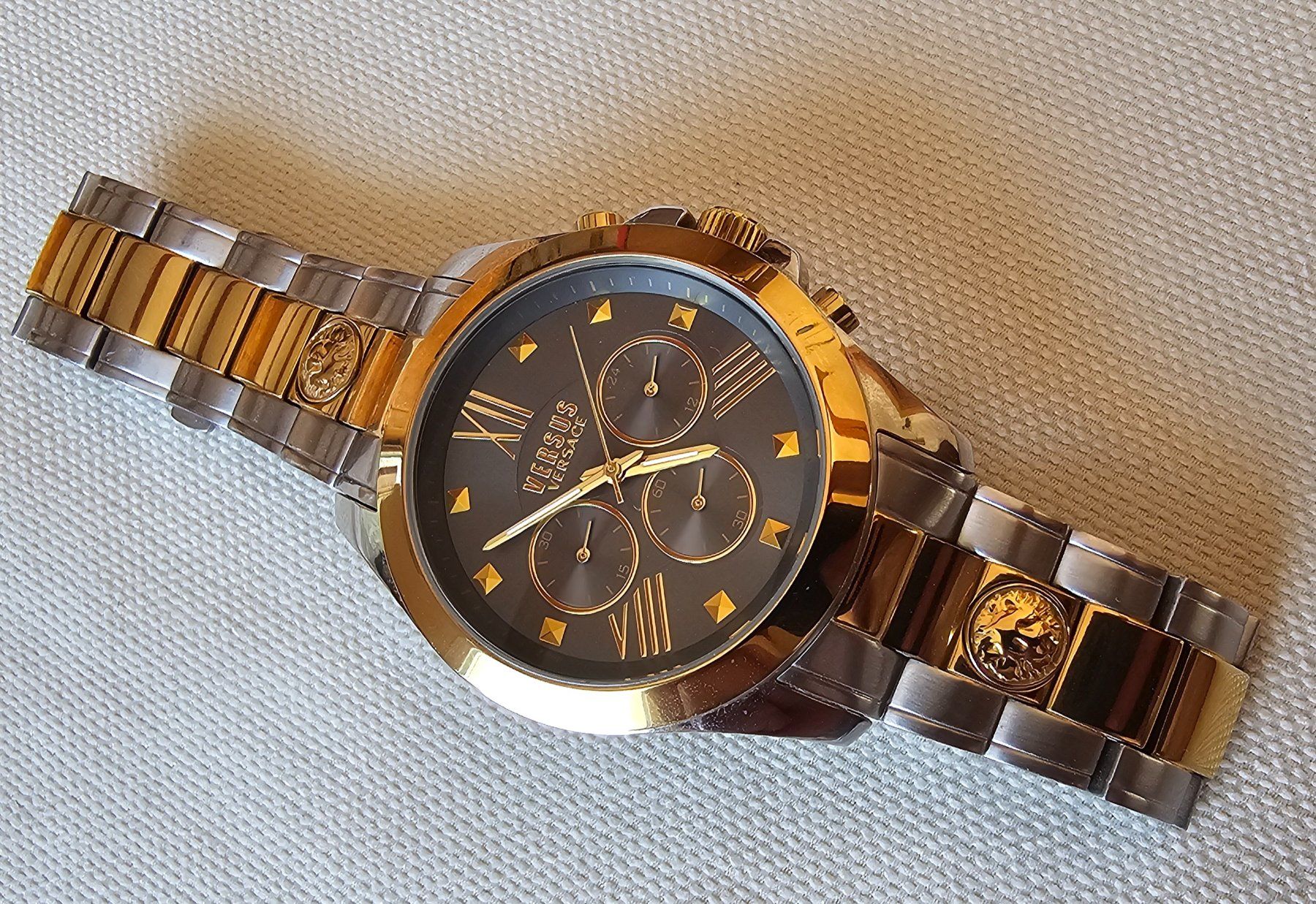 Versace Orologi: VERSUS VERSACE Chrono Elegante Herrenuhr 47mm – Usato da Speicher venduto da Lemore 7