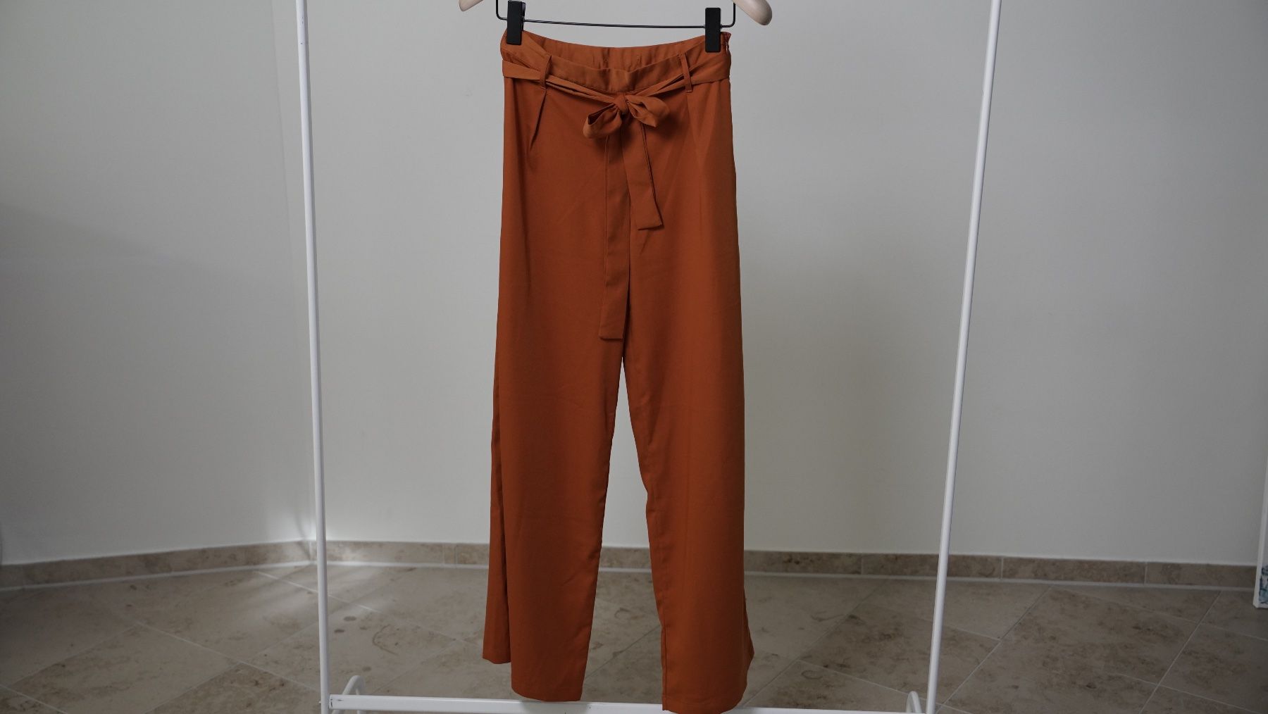 Jacquemus Hosen: Jacquemus Hose Wideleg Orange – Gebraucht aus Zürich von julia_zueri
