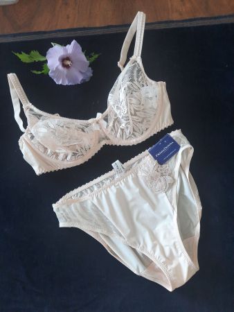 Attraktives Sommerset Primadonna Twist 75C/38 venus