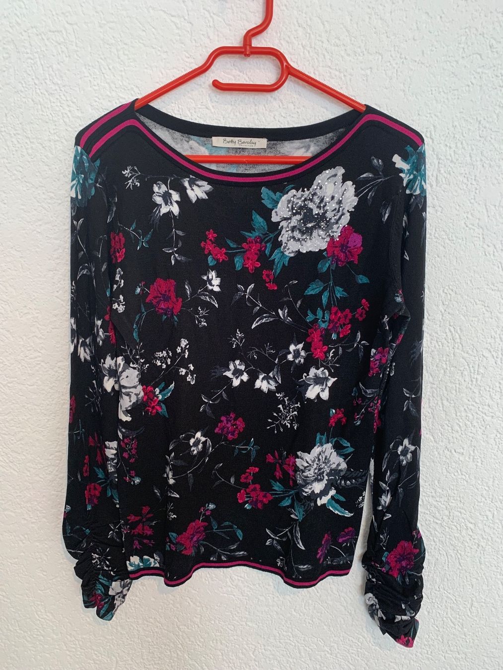 Betty Barclay Maglioni & Felpe: Betty Barclay Pullover Blumen schwarz pink Gr. 36 / S – Usato da Fislisbach venduto da KolibriSecondhand
