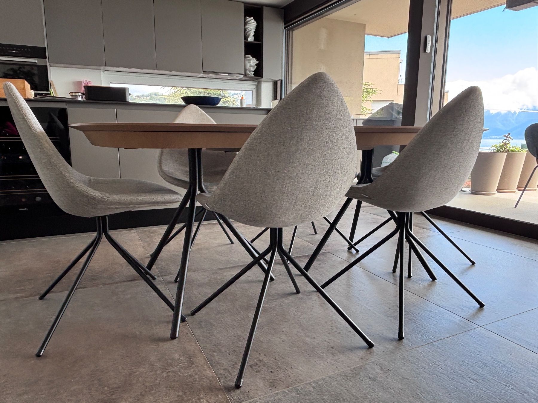 Set di tavolo e panche: Tables et chaises Bo Concept – Usato da La Conversion venduto da swissguys 3