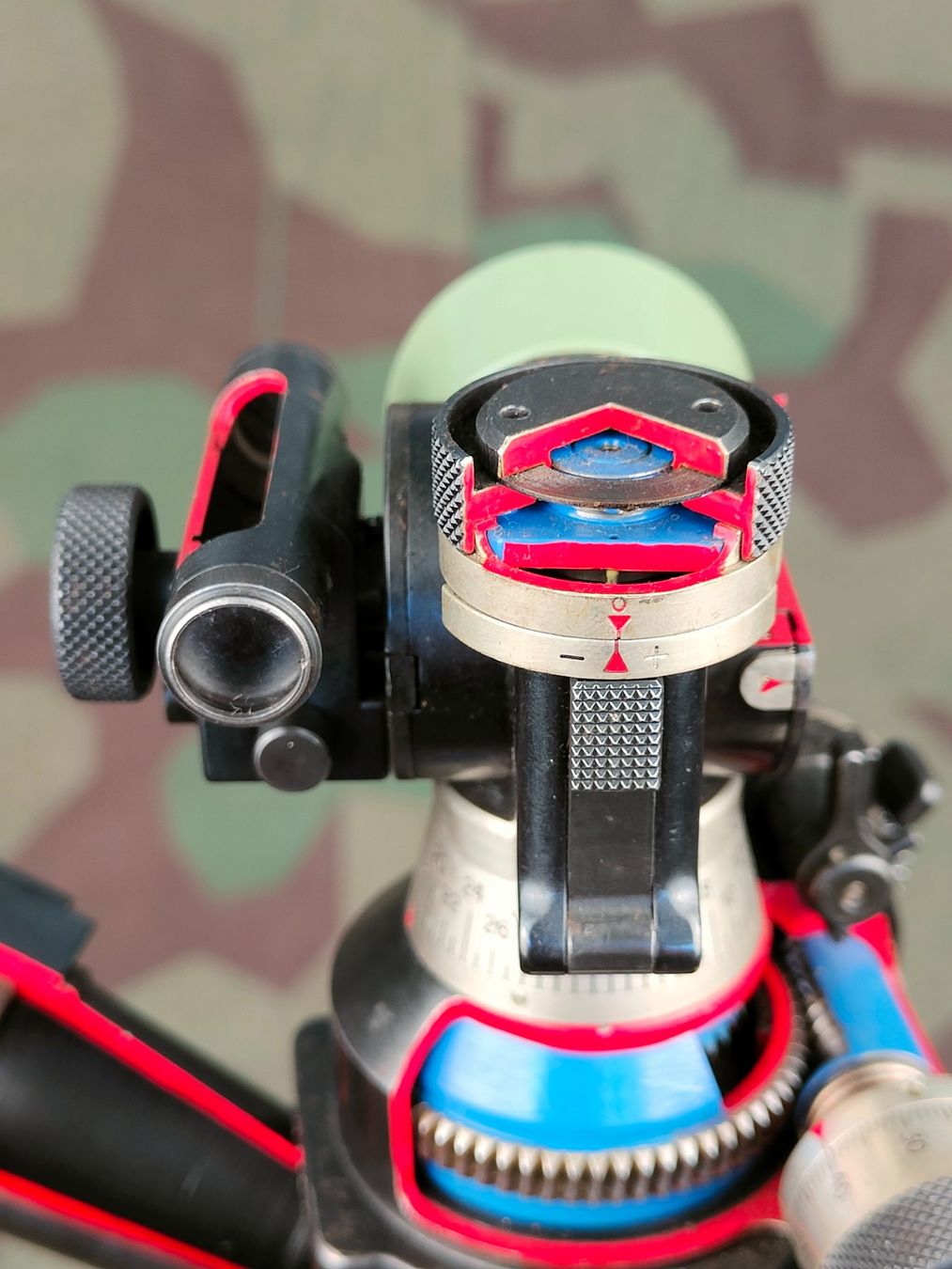 Schweizer Armee Uniformi: Richtaufsatz Schnittmodell zu Kanone – Usato da Bauma venduto da SwissMilitaria 3