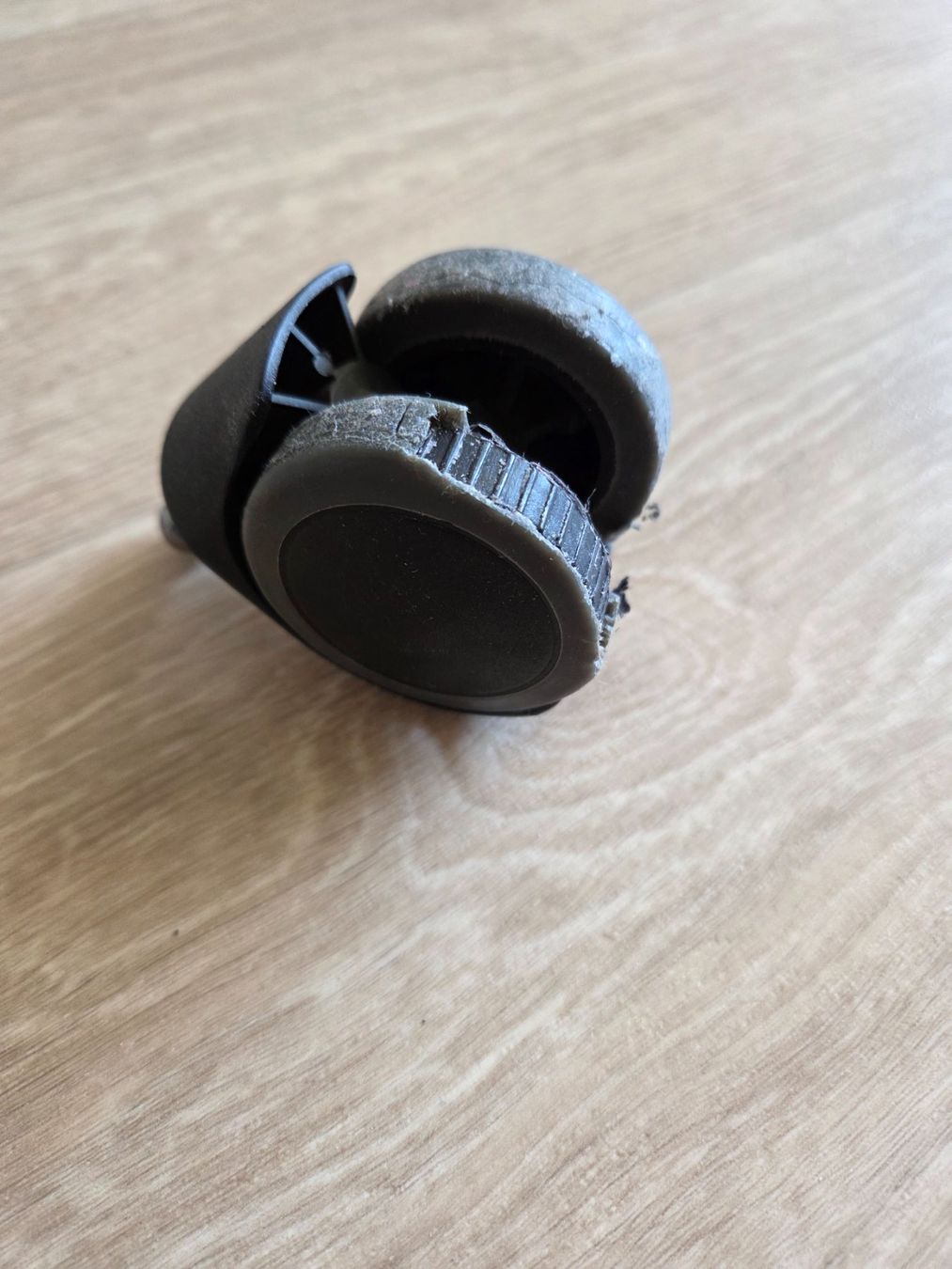 Ikea Sedie: Bürostuhl schwarz IKEA Vilgot – Difettoso da Gunzwil venduto da Georg002 3