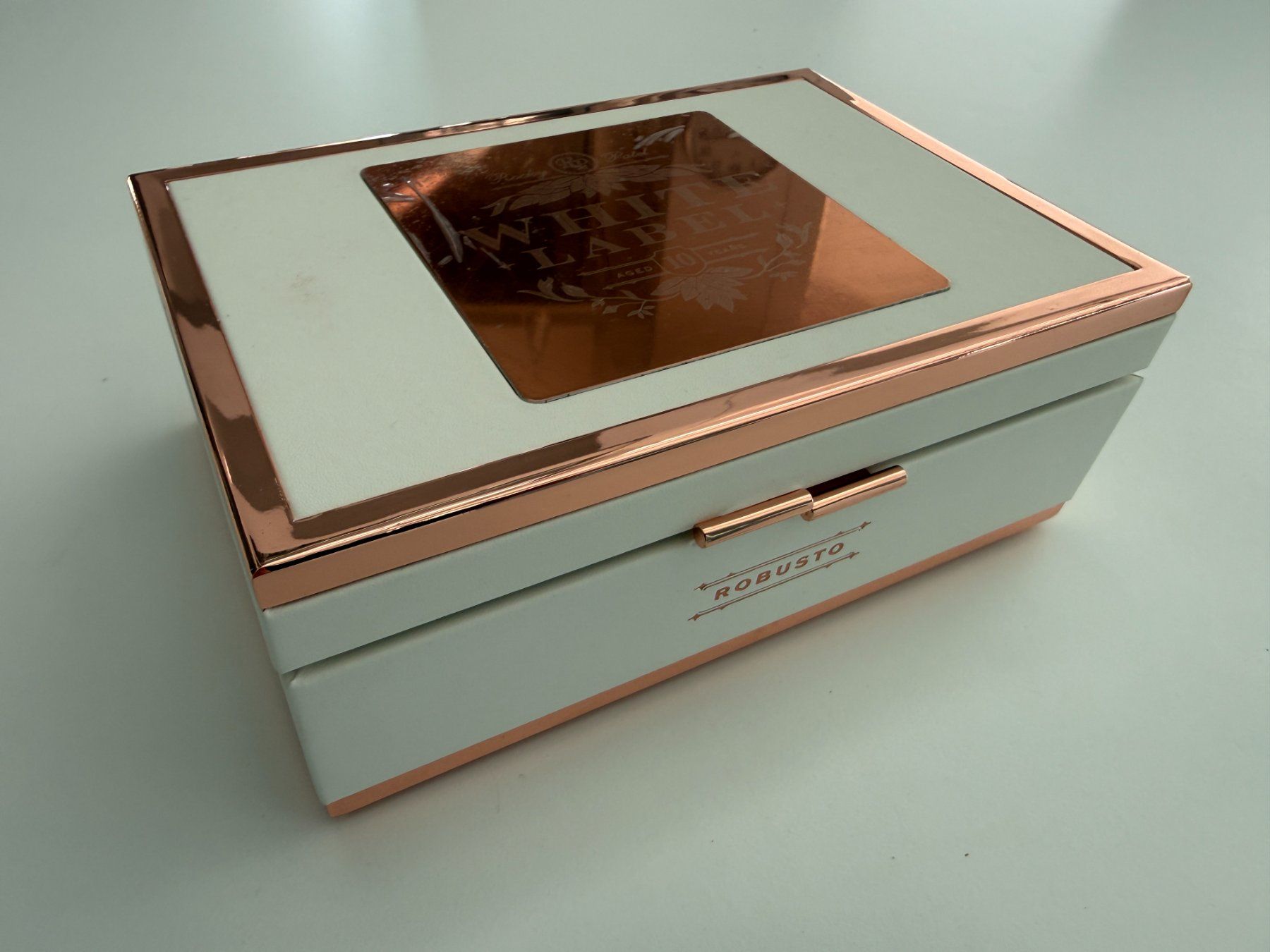 Autres tabacs: Traumhafte & elegante Zigarren-Box Rocky Patel White Label – Neuf (Voir description) à Unterengstringen par Tnovus 1