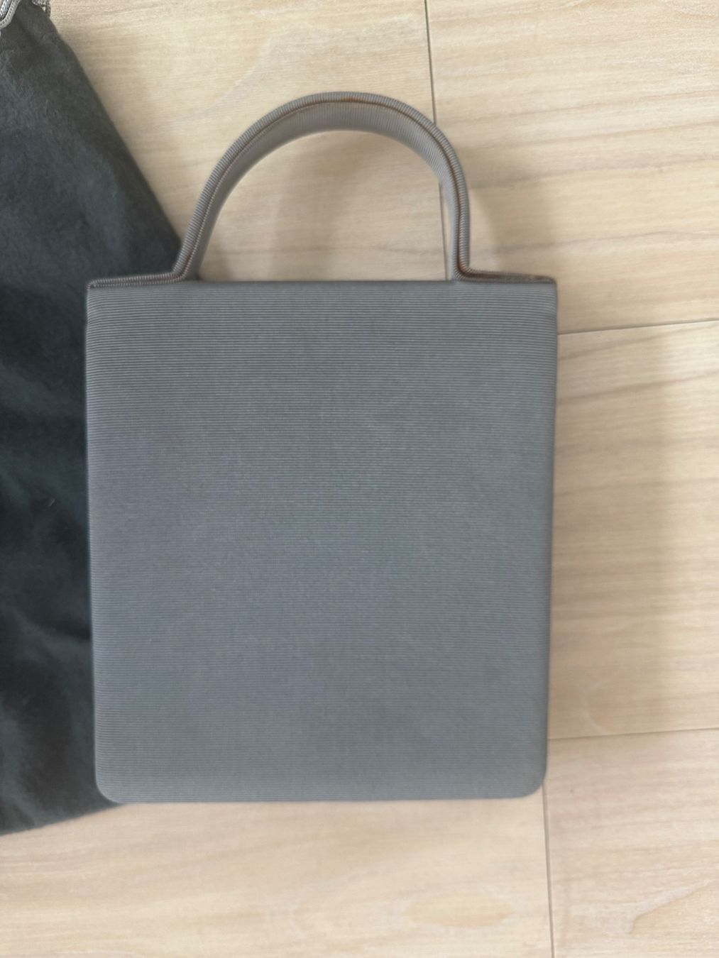 Taschen für Damen: Handtasche mit Perlen, Grau – Gebraucht aus Zollikon von dorean 3